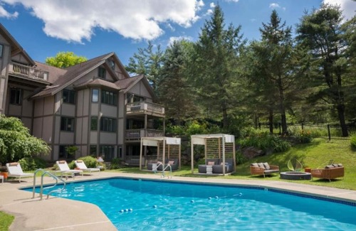 Stowe Area Hotel | Tranquil Lodge in the Heart of Town | Walk to Trails, Shops & Cafés