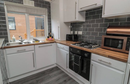 Swarland Cabaña | TRANQUIL LODGE, pet friendly, country holiday cottage in Swarland