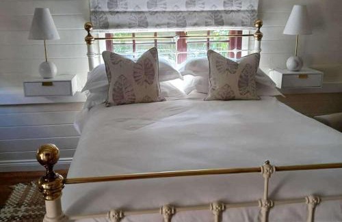 Netley Casa | Tranquil Lodge Retreat in Southampton