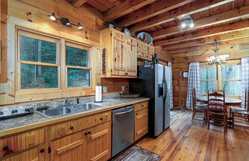 Globe Cabina | Log Cabin tranquilo en la montaña privada Marco con bañera de hidromasaje