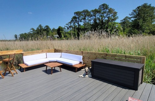 Aurora Casa | Tranquil Lux Home with Dock