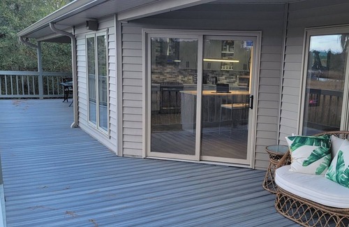 Aurora Casa | Tranquil Lux Home with Dock
