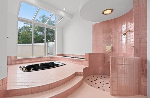 Altamonte Springs Casa | Tranquil Luxury Estate Property 5,700 Sq Ft on 3+ Acres, Complete with Helipad