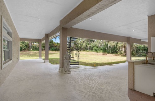 Altamonte Springs Casa | Tranquil Luxury Estate Property 5,700 Sq Ft on 3+ Acres, Complete with Helipad