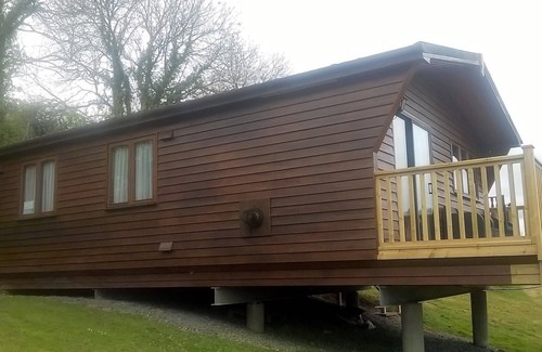 Narberth Chalet De Esquí | Tranquilo y lujoso Lodge de 4 estrellas con vistas al bosque, Narberth, Pembrokeshire