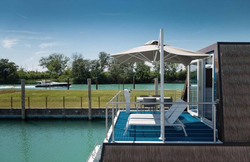 Lignano Sabbiadoro Alquiler De Eote | Tranquilo Marina Azzurra Resort House barco 2BR para 6 personas