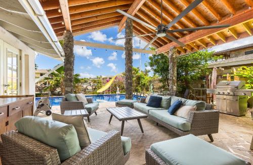 Portlock Casa | Tranquil Marina Front Pool House Resort