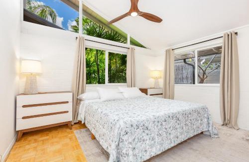 Portlock Casa | Tranquil Marina Front Pool House Resort
