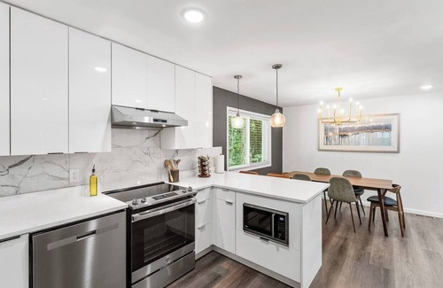 Doraville Casa | Tranquil Modern 3-BD Retreat in Foodie Paradise!