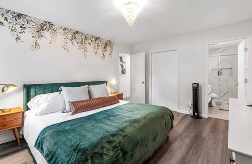 Doraville Casa | Tranquil Modern 3-BD Retreat in Foodie Paradise!