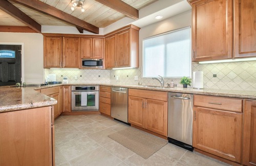 Watsonville Casa | Tranquil Modern 4-bedroom Beach House with WiFi in Santa Cruz County
