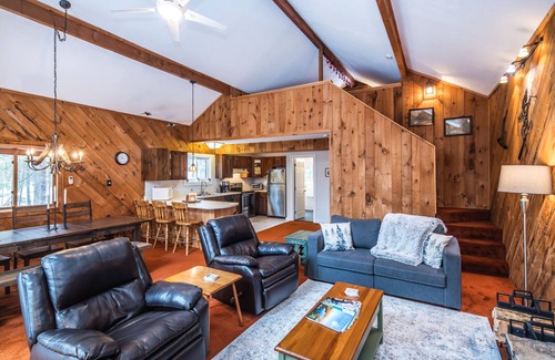 Londonderry Chalet De Esquí | Tranquil Mountain Chalet- fireplace, deck, sauna, hiking trails, close to skiing