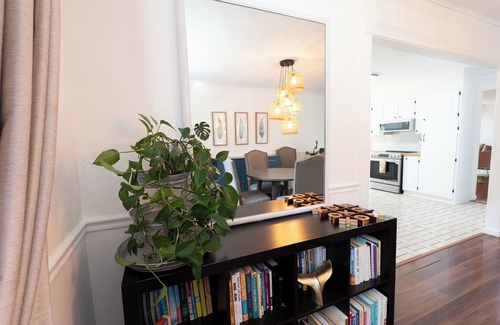 Orange Casa | Tranquil Nature Retreat 9 min to Yale Sleeps 10 Spacious, Updated, 4br 2bath