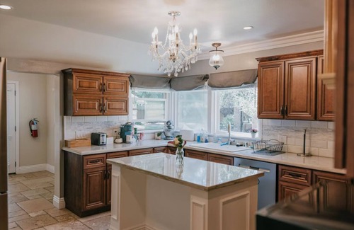 Newhall Casa | Tranquil Oasis - 3 Bedroom Family Retreat with Private Pool