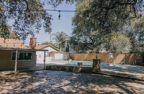 Newhall Casa | Tranquil Oasis - 3 Bedroom Family Retreat with Private Pool