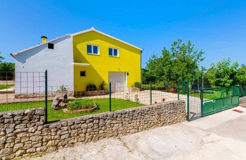 Primorski Dolac Casa | Tranquil Oasis Holiday Home Primorski Dolac with Pool - Three Bedroom Holiday Home with Pool