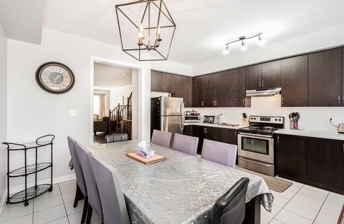 East Credit Casa | Tranquil Oasis ~ Spacious 4BR ~ Mississauga