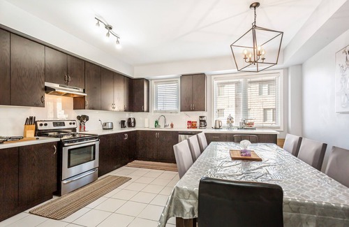 East Credit Casa | Tranquil Oasis ~ Spacious 4BR ~ Mississauga