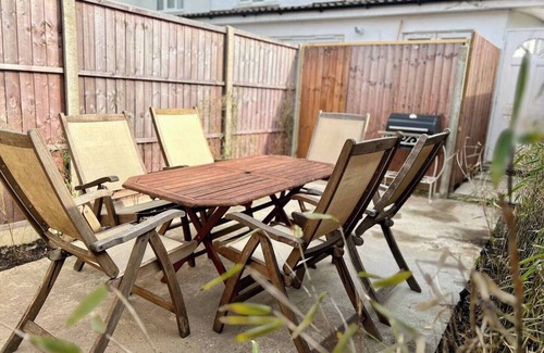 New Malden Casa | Tranquil Oasis: Stylish & Spacious 7Bed Maisonette