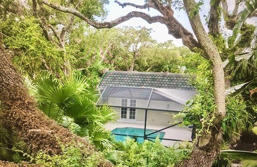 Central Beach Casa | Tranquil orchid island pool home