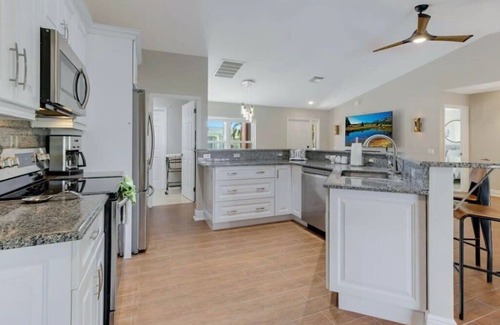 Diplomat Casa | Tranquil Palms Heated Pool, Spa, Outdoor TV & More