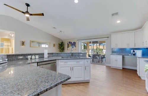 Diplomat Casa | Tranquil Palms Heated Pool, Spa, Outdoor TV & More