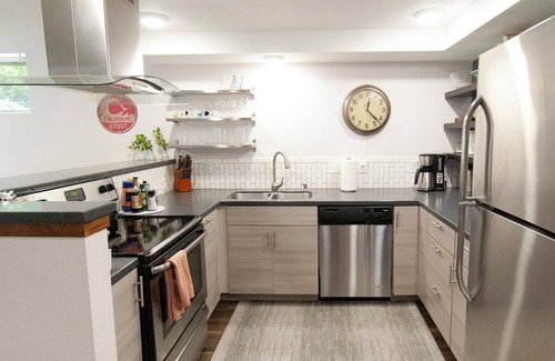 Reed Apartamento | Apartamento moderno de 2 dormitorios en Reed College, muy bien ubicado, con patio privado