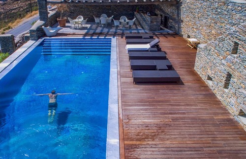 Apikia Villa | Villa de lujo tranquila, relajante, inspiradora y amigable con el arte con maravillosas vistas