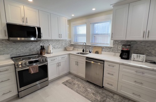 Brighton Condominio | Tranquil Renovated 3BR Allston Condo + Parking , Close to Harvard/BU/BC/MIT!