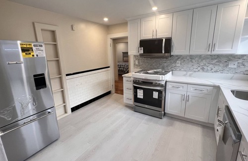 Brighton Condominio | Tranquil Renovated 3BR Allston Condo + Parking , Close to Harvard/BU/BC/MIT!
