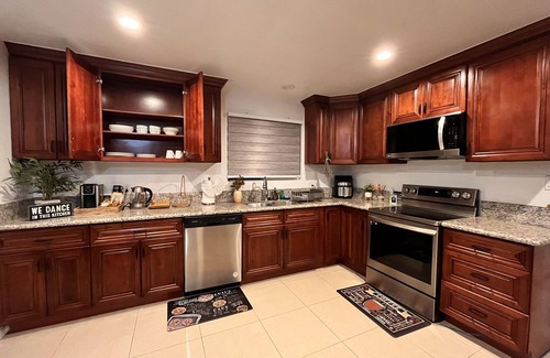 Westminster Casa | Tranquil Retreat in Little Saigon. 15’ from DISNEYLAND