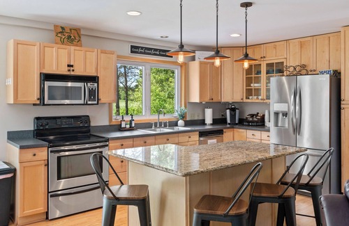 Rome Casa | Tranquil Retreat on Lake Arrowhead Golf Course