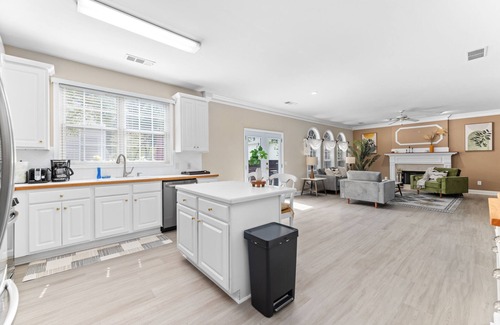 Alpharetta Casa | Tranquil Retreat on Kimball Trace