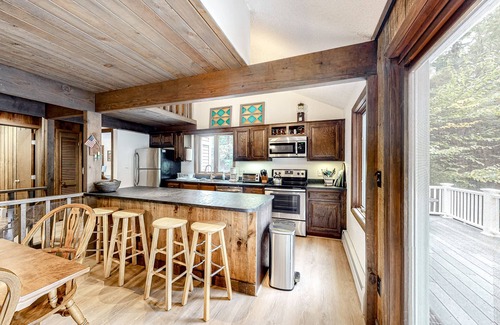 Londonderry Casa | Tranquil river-view home with gorgeous nature views, firepit, grill & fireplace