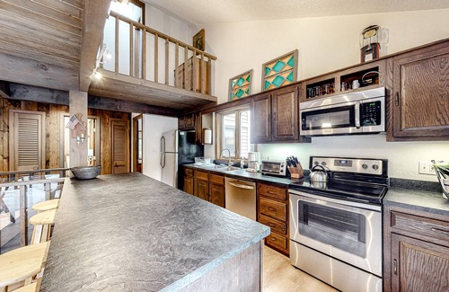 Londonderry Casa | Tranquil river-view home with gorgeous nature views, firepit, grill & fireplace