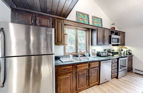 Londonderry Casa | Tranquil river-view home with gorgeous nature views, firepit, grill & fireplace