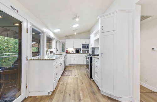Washougal Casa | Tranquil Riverfront Retreat Villa