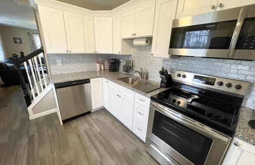 Schenectady Casa | Tranquil Schenectady Getaway: 3BR Stylish Retreat
