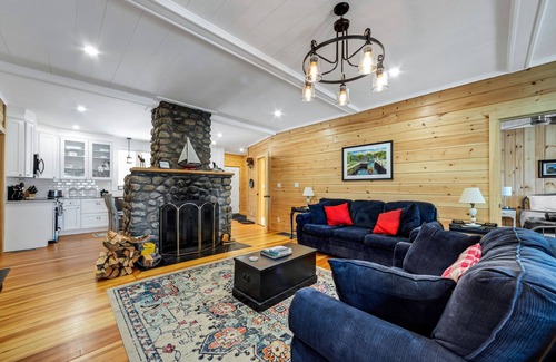 South Casco Casa | Tranquil, serene Sebago Lakefront House on 2 wooded acres - 300ft waterfront!