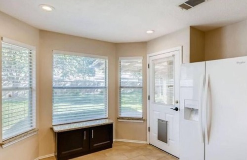 Springbrook Casa | Espacioso, y Amigable con Mascotas ¡Escapada Cerca de Austin y Round Rock!