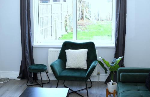 Goresbrook Apartamento | Tranquil Stays at 3 bedroom House in Dagenham