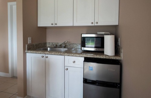 Alice Town Apartamento | Tranquil Studio Condo in Bimini