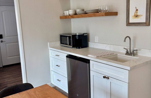 Thousand Oaks Apartamento | Tranquil studio, private entrance, patio, Tesla charger, central Thousand Oaks