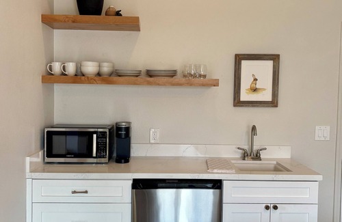 Thousand Oaks Apartamento | Tranquil studio, private entrance, patio, Tesla charger, central Thousand Oaks