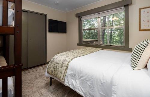 Dahlonega Casa | Tranquil & Stylish, Wineries, Hiking, 8min to Town