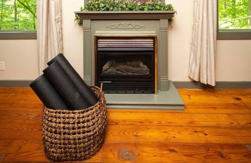 Dahlonega Casa | Tranquil & Stylish, Wineries, Hiking, 8min to Town
