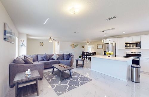 Palmetto Casa | Tranquil & sun-soaked oasis with generous balcony, stylish interiors, WiFi & W/D
