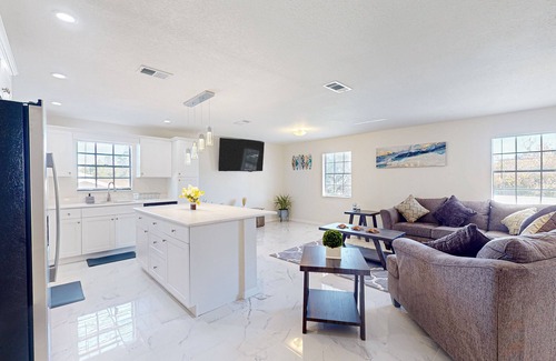 Palmetto Casa | Tranquil & sun-soaked oasis with generous balcony, stylish interiors, WiFi & W/D