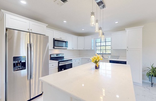 Palmetto Casa | Tranquil & sun-soaked oasis with generous balcony, stylish interiors, WiFi & W/D