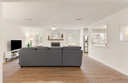 Brunswick Casa | Tranquil Tides Retreat | 3 Bed, 2 Bath Pet-Friendly